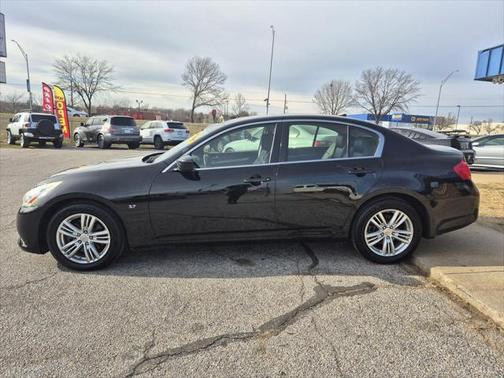 2015 INFINITI Q40 Base