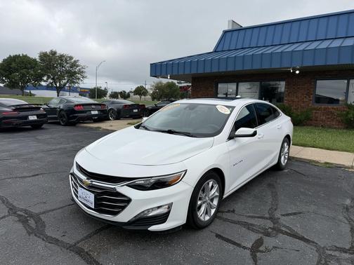 Summit White 2024 Chevrolet Malibu FWD 1LT
