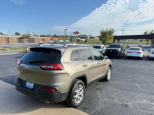 2017 Jeep Cherokee Sport