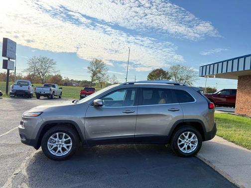 2017 Jeep Cherokee Sport