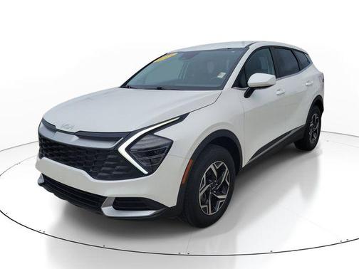 Snow White Pearl 2024 Kia Sportage LX