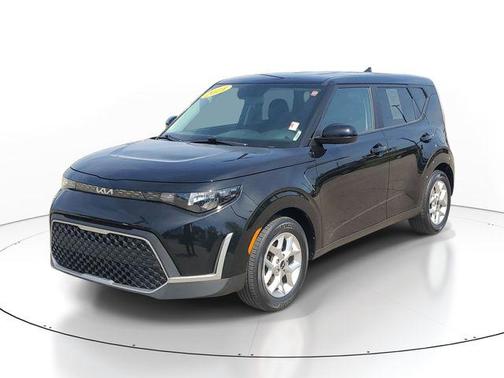 Fusion Black 2023 Kia Soul LX