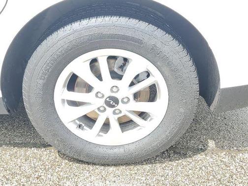 Snow White Pearl 2024 Kia Carnival LX