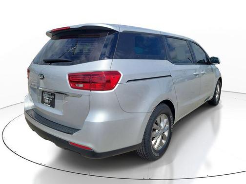 Silky Silver 2020 Kia Sedona L