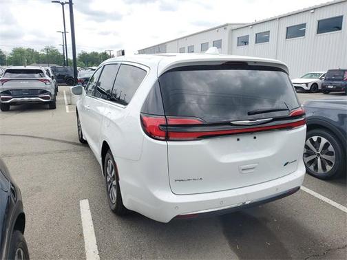 2022 Chrysler Pacifica Hybrid Touring L