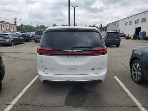 2022 Chrysler Pacifica Hybrid Touring L