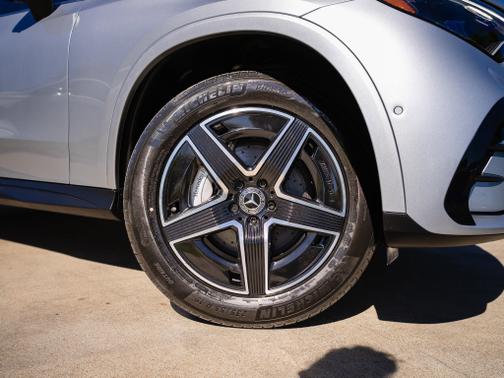 Cirrus Silver Metallic 2023 Mercedes-Benz GLC 300