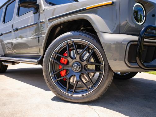 MANUFAKTUR Arabian Grey Non- Metallic 2025 Mercedes-Benz AMG G 63