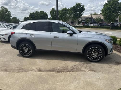 2025 Mercedes-Benz GLC 300 