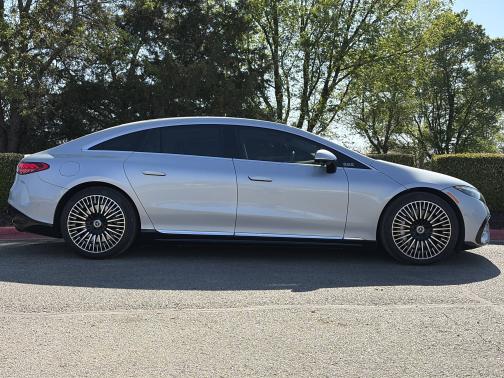 Cirrus Silver Metallic 2023 Mercedes-Benz EQS 580