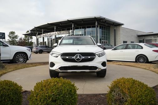 Polar White 2026 Mercedes-Benz GLC 300