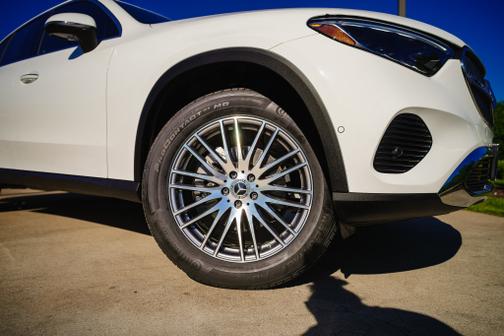 Polar White 2025 Mercedes-Benz GLC 300
