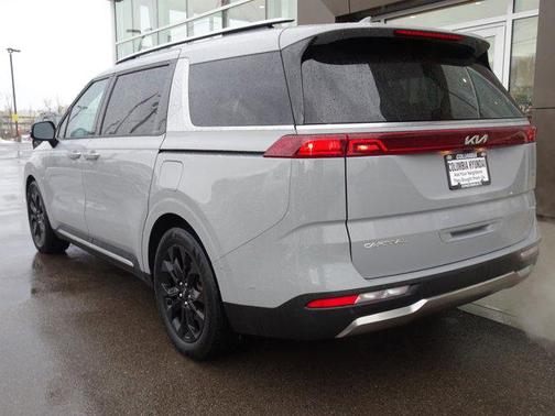 2023 Kia Carnival SX