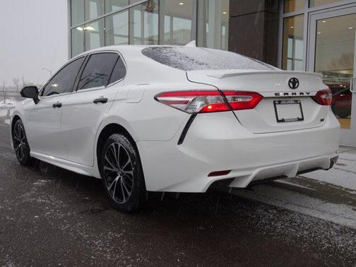 2020 Toyota Camry SE