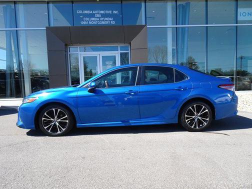 Blue Streak Metallic 2019 Toyota Camry SE