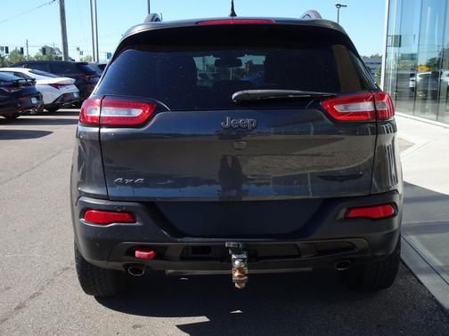 Granite Crystal Metallic Clearcoat 2016 Jeep Cherokee Trailhawk