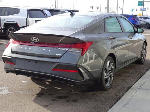 2025 Hyundai ELANTRA HEV SEL Sport