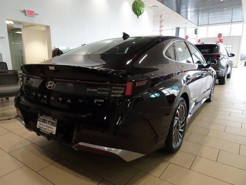 2024 Hyundai SONATA Hybrid Limited