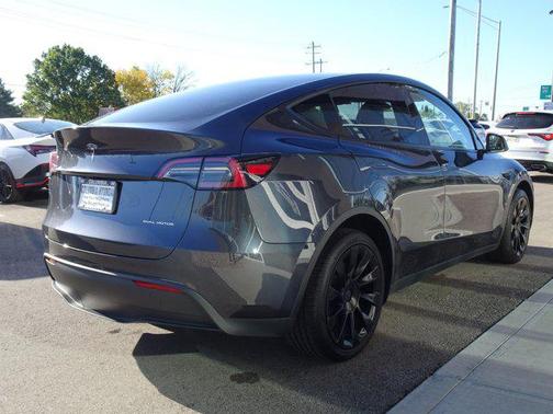 2024 Tesla Model Y Long Range Dual Motor All-Wheel Drive