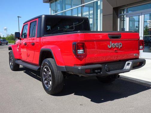 Firecracker Red Clearcoat 2022 Jeep Gladiator Overland