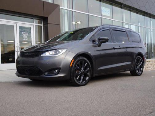 2018 Chrysler Pacifica Touring-L