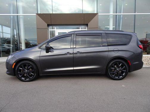 2018 Chrysler Pacifica Touring-L