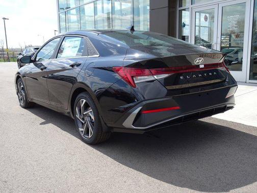 2025 Hyundai ELANTRA SEL