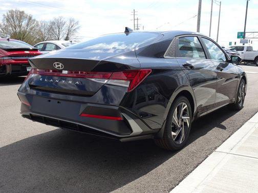 2025 Hyundai ELANTRA SEL