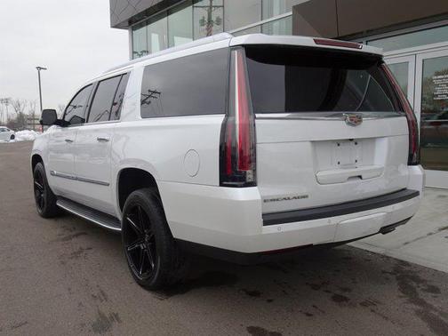 2016 Cadillac Escalade ESV Luxury