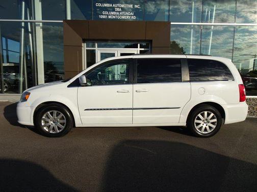2016 Chrysler Town & Country Touring