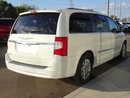 2016 Chrysler Town & Country Touring