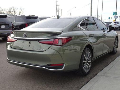 2021 Lexus ES 250 Base