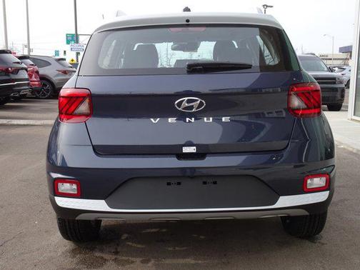 2026 Hyundai VENUE SEL w/Two-Tone Roof