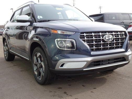 2026 Hyundai VENUE SEL w/Two-Tone Roof