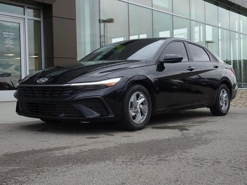 Abyss Black 2024 Hyundai ELANTRA SE