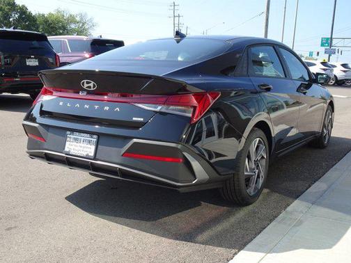 2025 Hyundai ELANTRA HEV SEL Sport
