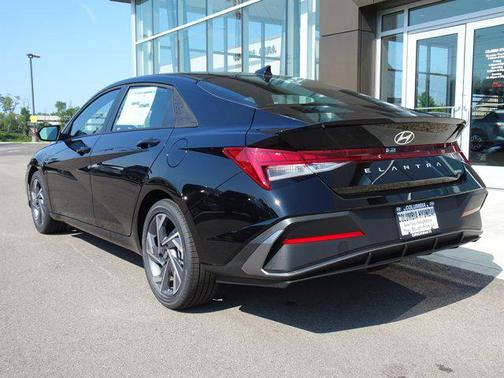 2025 Hyundai ELANTRA HEV SEL Sport