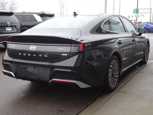 2024 Hyundai SONATA Hybrid Limited