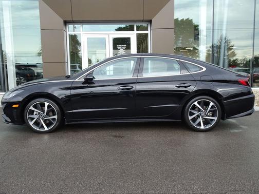 Onyx Black 2023 Hyundai SONATA SEL Plus
