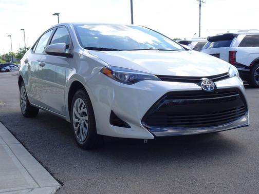 Classic Silver Metallic 2017 Toyota Corolla LE