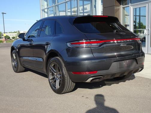 Volcano Grey Metallic 2021 Porsche Macan Macan