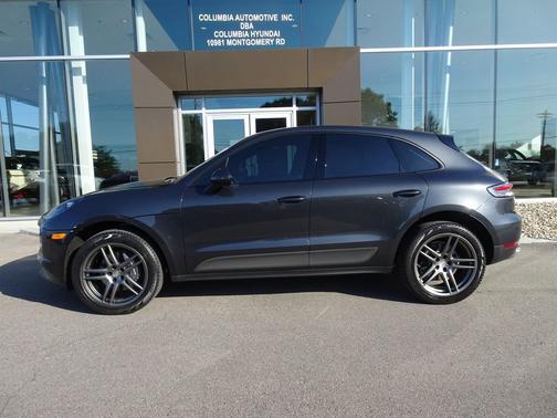 Volcano Grey Metallic 2021 Porsche Macan Macan