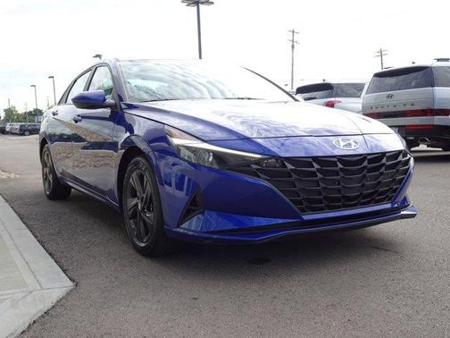 2022 Hyundai ELANTRA SEL