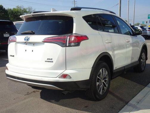 2017 Toyota RAV4 Hybrid XLE