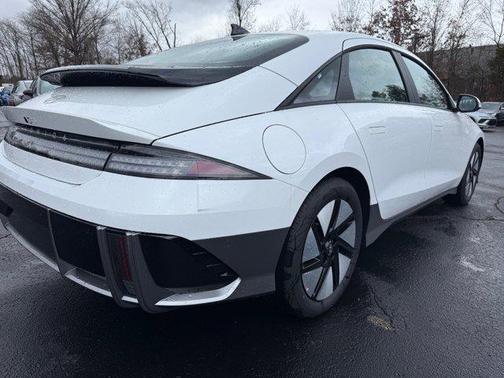 2025 Hyundai IONIQ 6 SE Standard Range