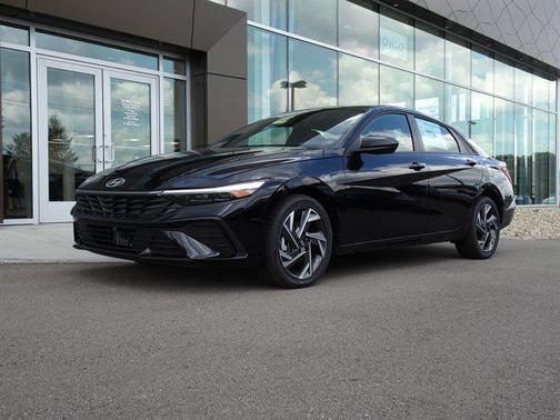 2025 Hyundai ELANTRA HEV SEL Sport