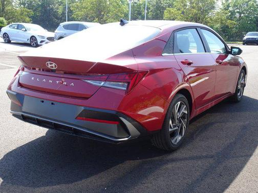2025 Hyundai ELANTRA SEL