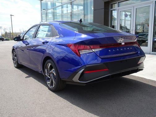 2025 Hyundai ELANTRA SEL
