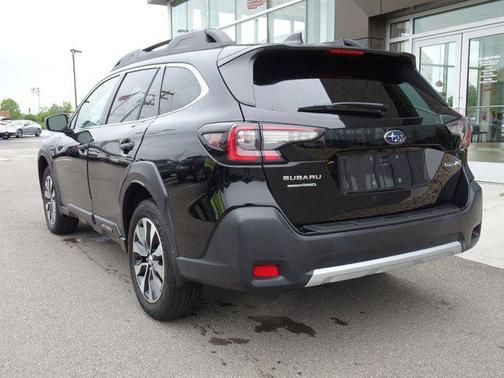 Crystal Black Silica 2023 Subaru Outback Limited