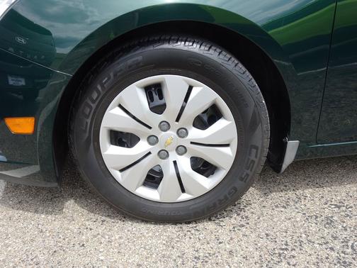 Rainforest Green Metallic 2014 Chevrolet Cruze LS